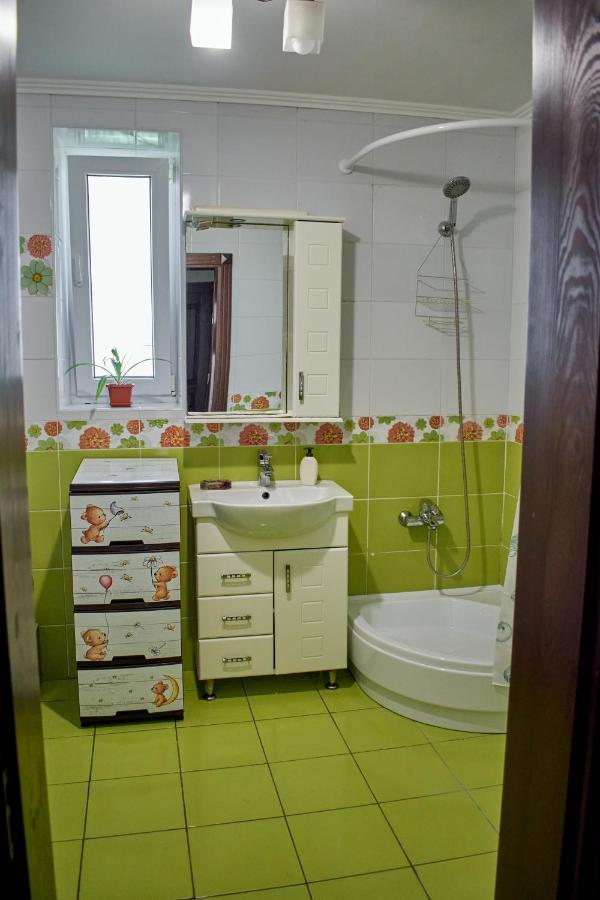 Vacation Home Lubov Kamjanets-Podilskyj Exteriör bild