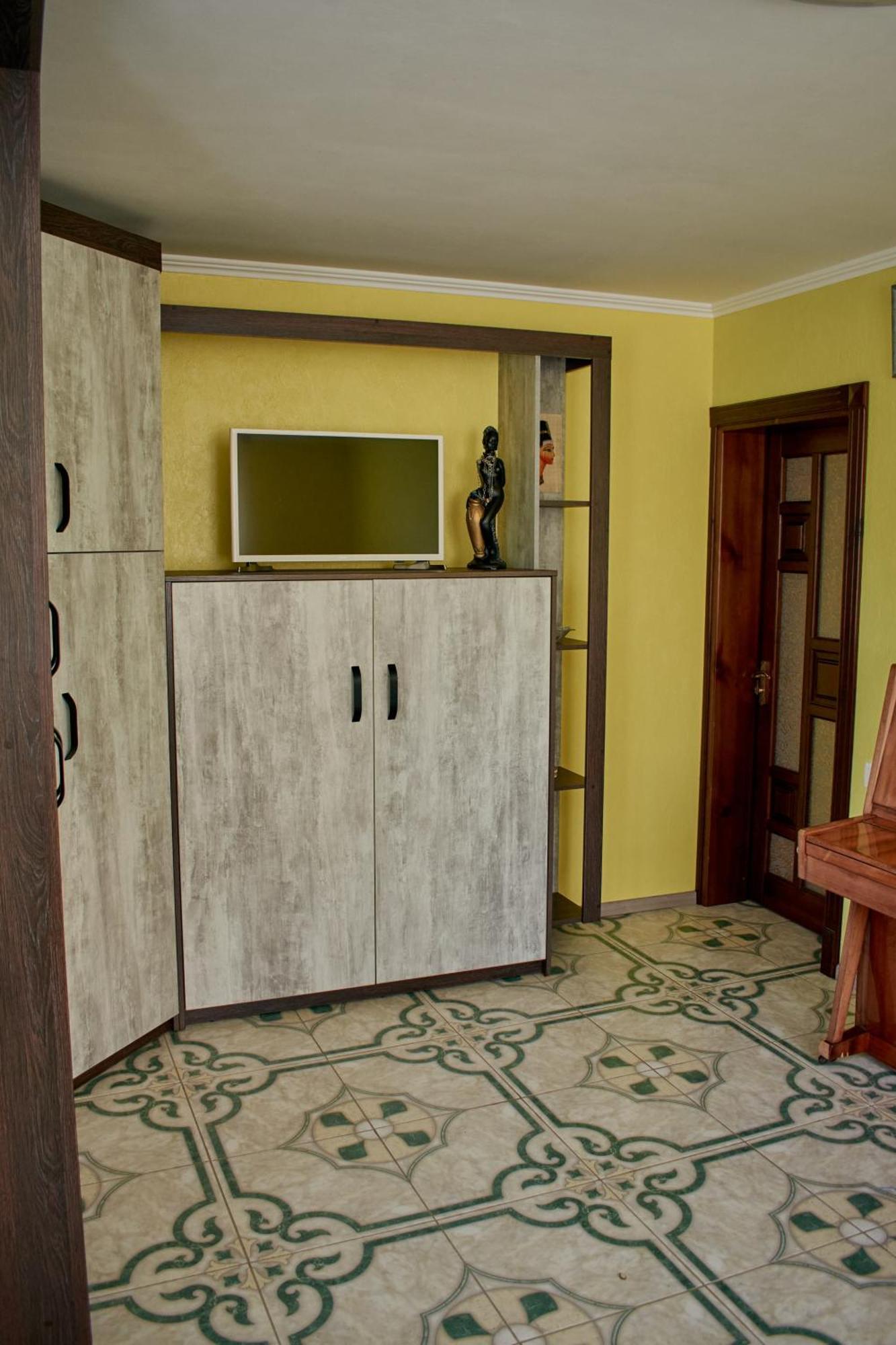 Vacation Home Lubov Kamjanets-Podilskyj Exteriör bild
